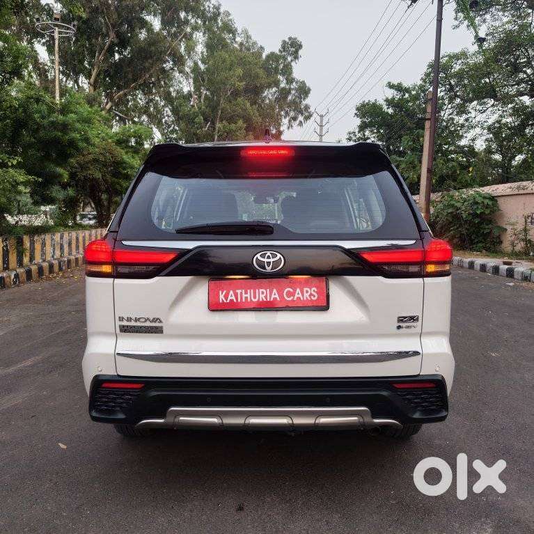 Toyota Innova Hycross Zx(o), 2025