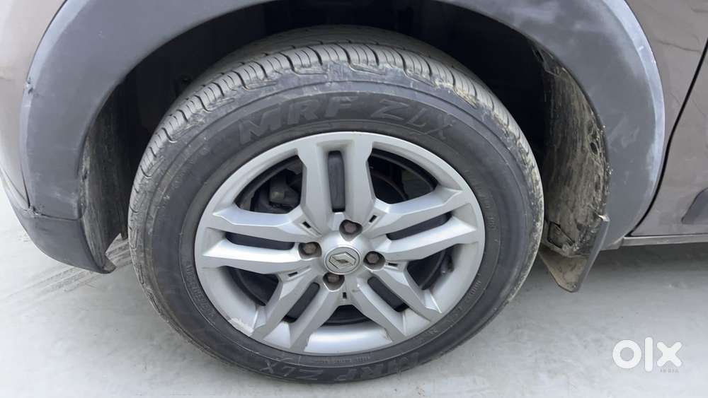 Renault Triber Rxz, 2022, Petrol