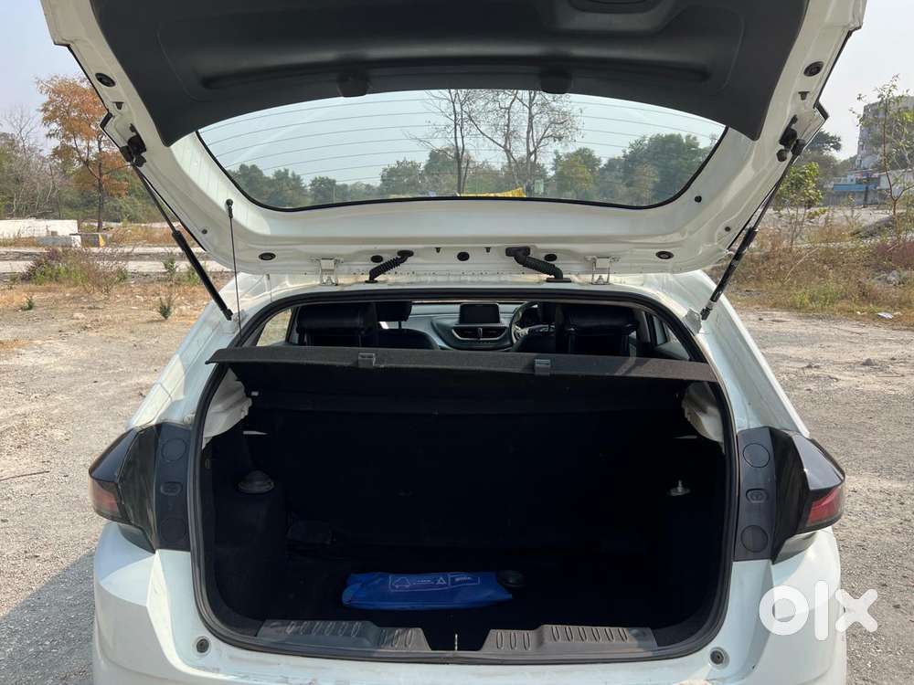 Tata Altroz Xz, 2022, Petrol