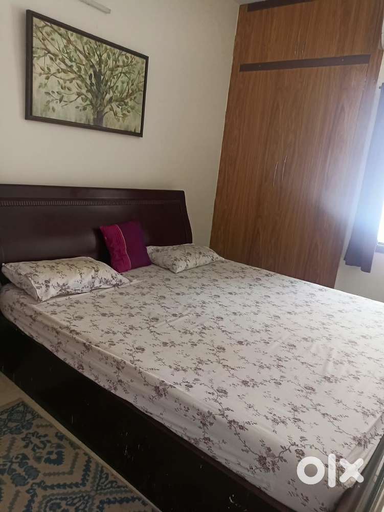 King bed with mattress