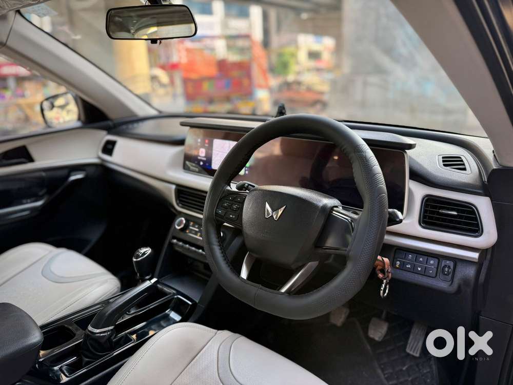 Mahindra Xuv700 2.2 Ax 5 Diesel At 7 Str, 2022, Diesel