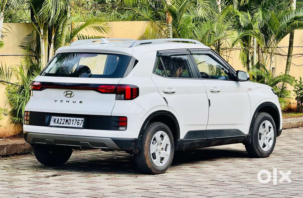 Hyundai Venue, 2023, Petrol