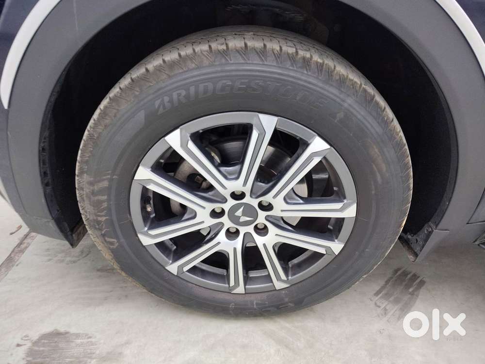Mahindra Xuv700 2.0 Ax 7 Petrol At Str, 2023, Petrol