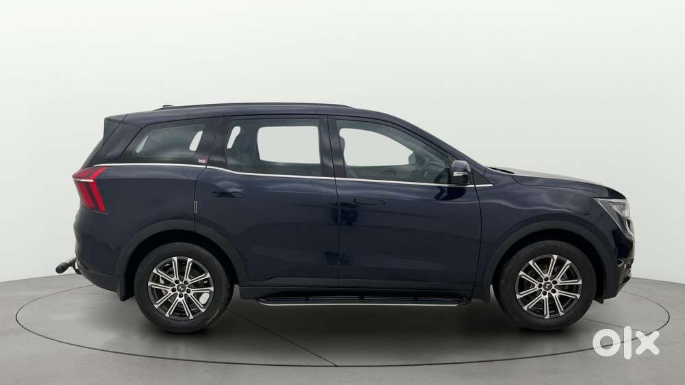 Mahindra Xuv700 2.0 Ax 5 Petrol Mt 7 Str, 2023, Diesel