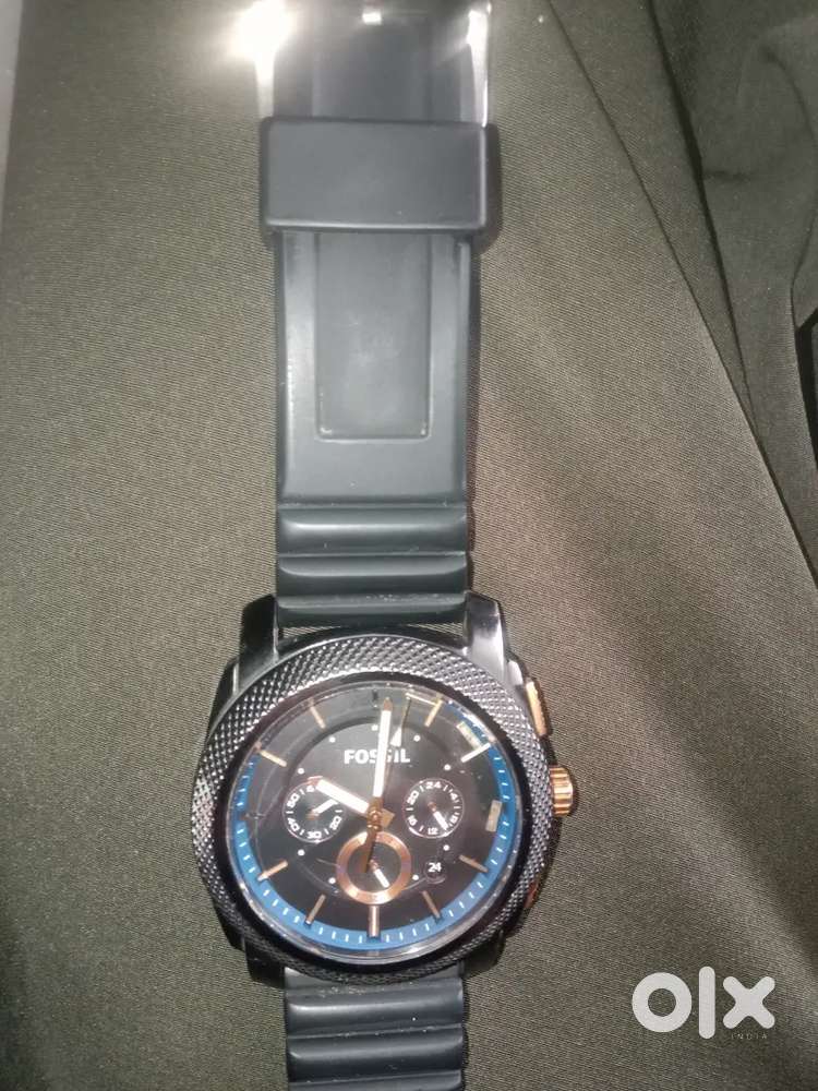 Fossil analogue watch in black colour