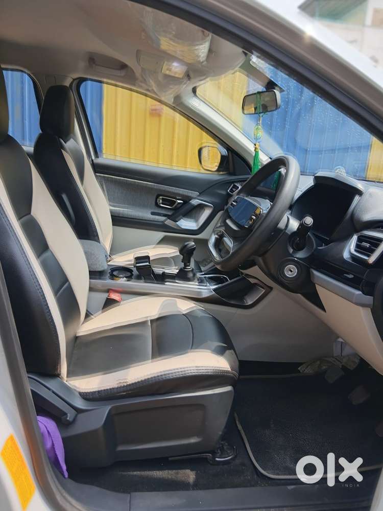 Tata Safari Pure (o), 2024, Diesel