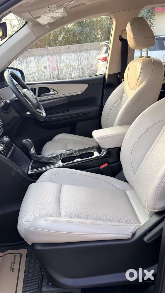 Mahindra Xuv700 2.2 Ax 7 Diesel At Luxury Pack Str, 2022, Diesel