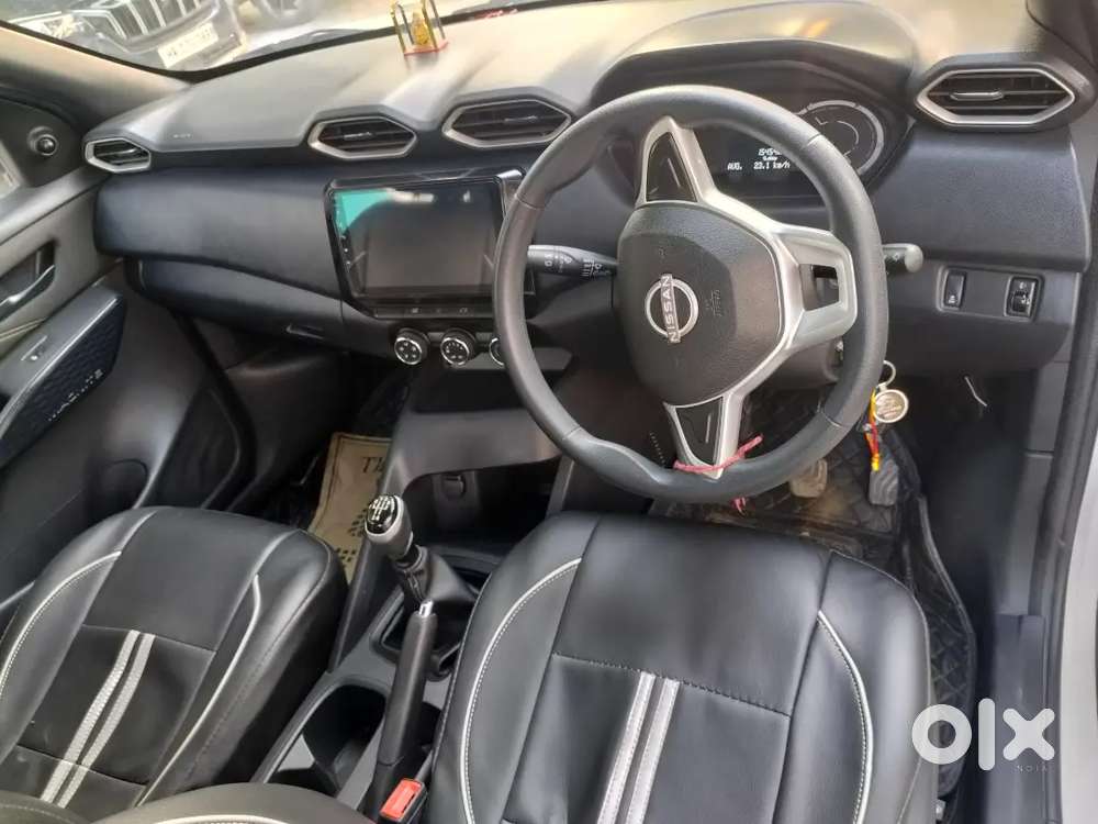 Nissan Magnite 1.0 Xv 2025 Model