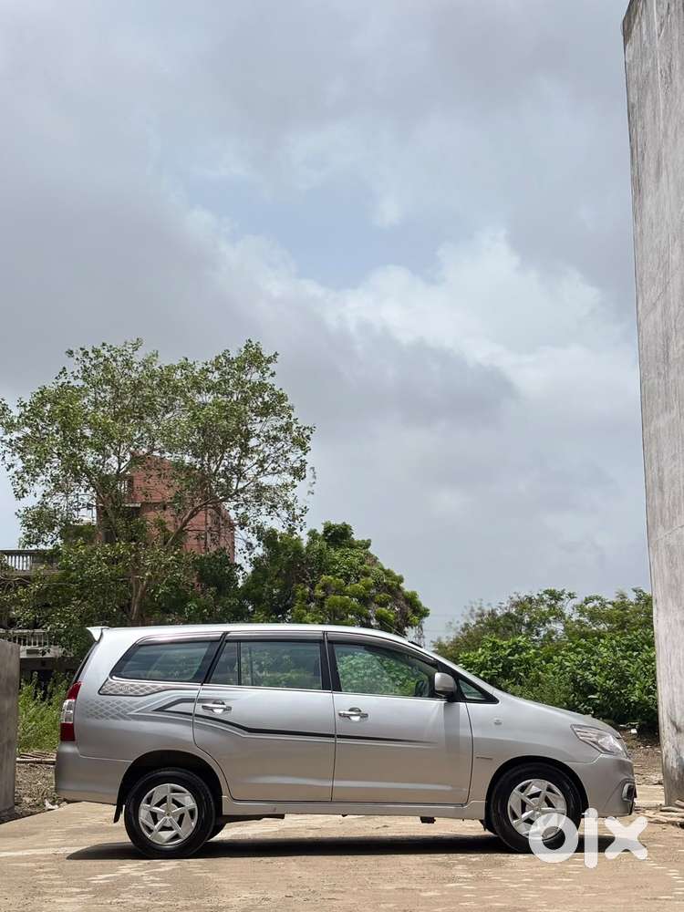 Toyota Innova 2.5 Gx (diesel) 8 Seater Bs Iv, 2015, Diesel