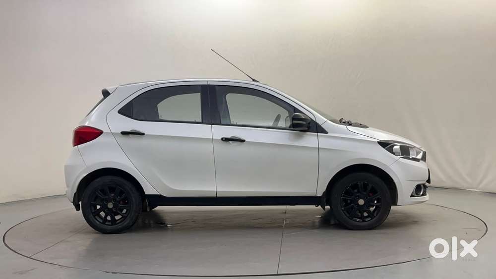 Tata Tiago Xza, 2017, Petrol