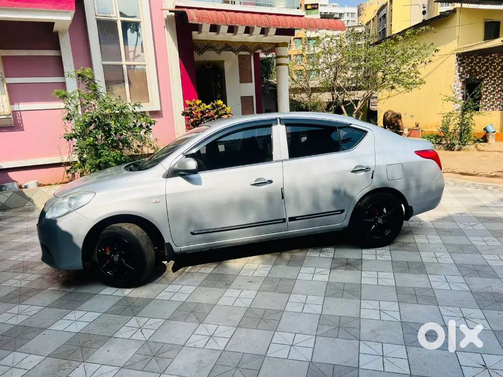 Nissan Sunny 2011