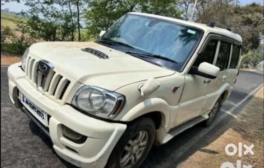 Mahindra Scorpio Classic 2013 Petrol 110000 Km Driven