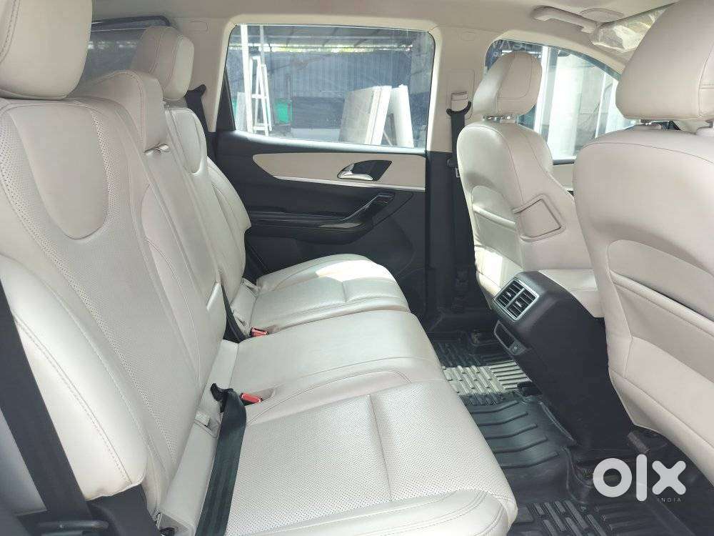 Mahindra Xuv700 2.2 Ax 7 Diesel Mt Luxury Pack Str, 2025, Diesel