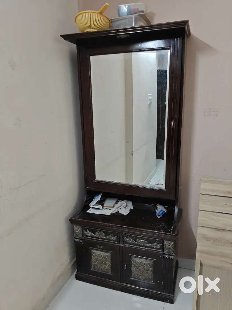 Dressing table