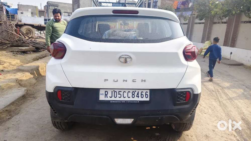 Tata Punch 2023 Petrol 25500 Km Driven