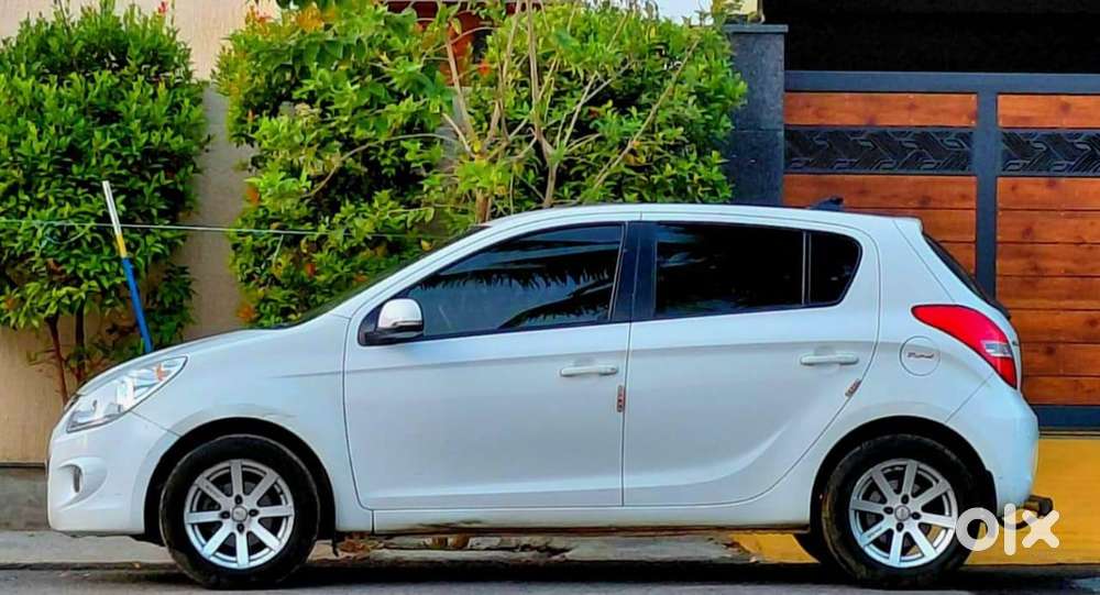Hyundai I20 Petrol Automatic 2011