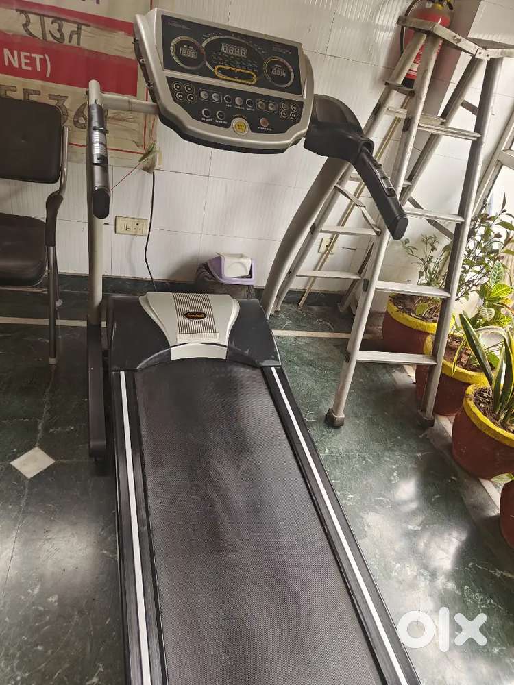 Treadmill recliner