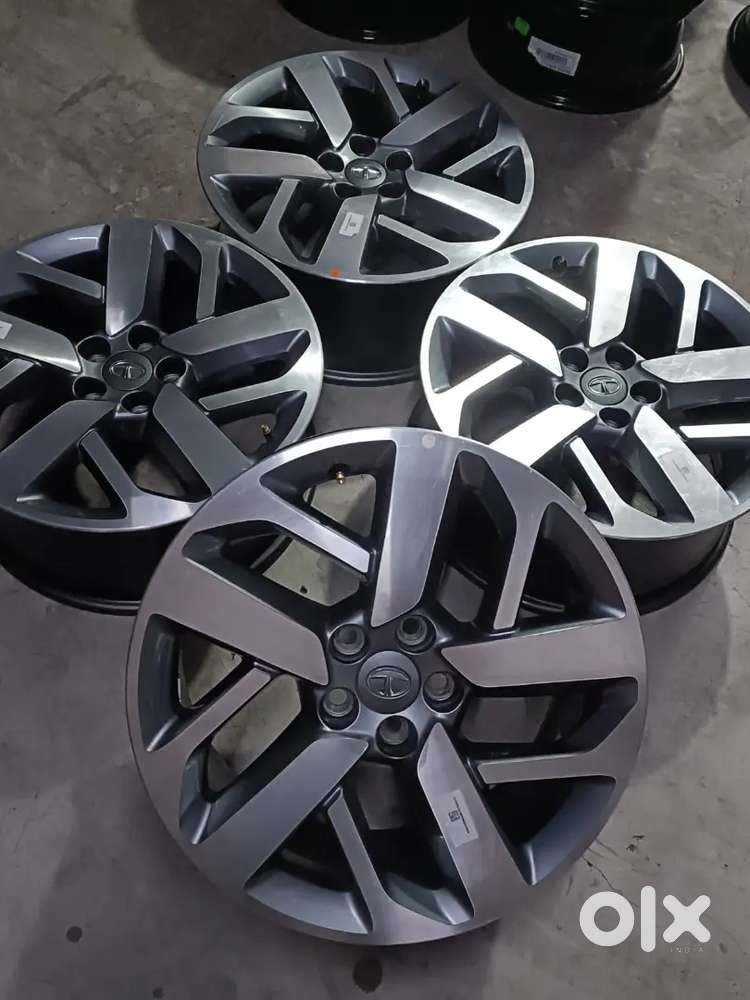 TATA Harrier safari Alloys wihel 18 size bend new Roshni car surat Guj