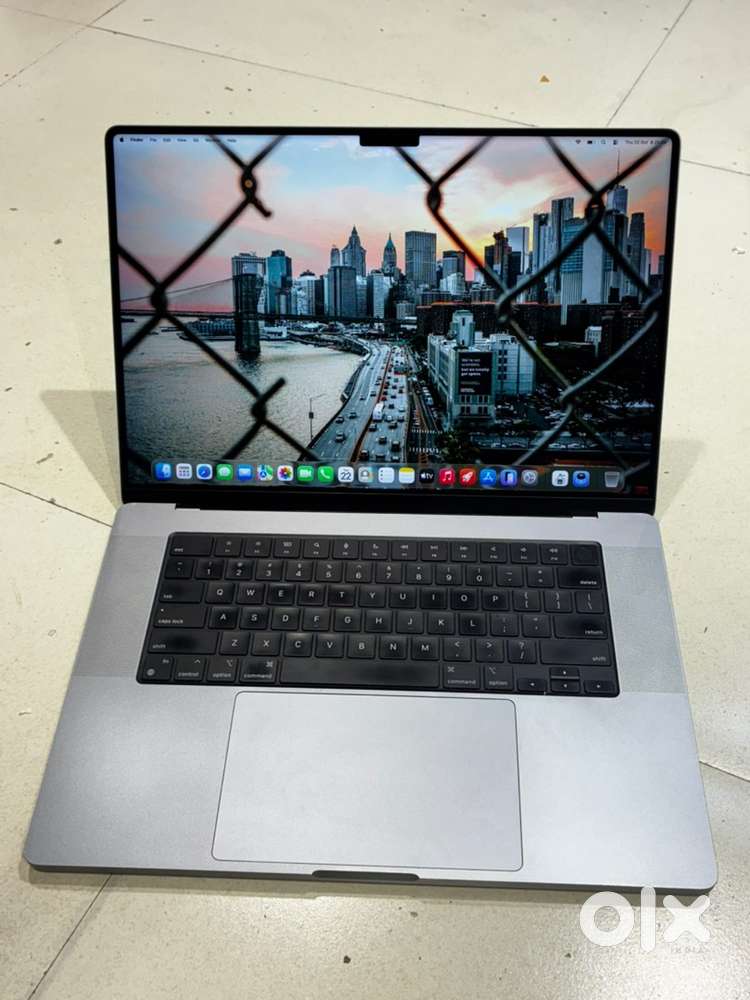 Macbook M1 pro chip 16 inch 32gb 512gb mint condition