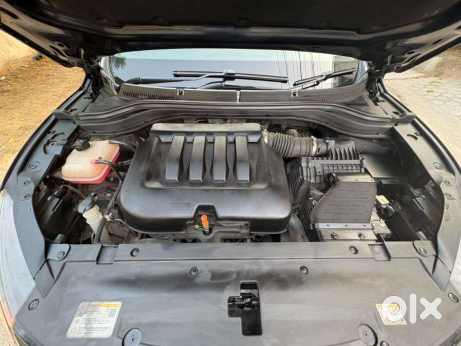 Mahindra Xuv700 2.0 Ax 7 Petrol Mt Str, 2023, Petrol