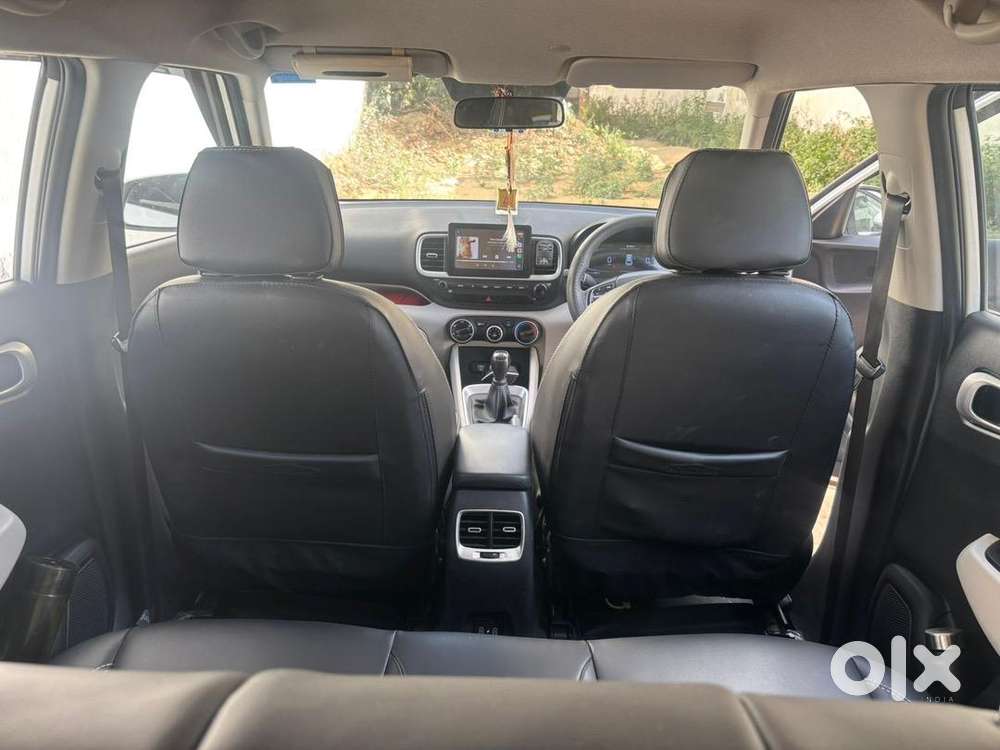 Hyundai Venue 2022 Petrol 33000 Km Driven