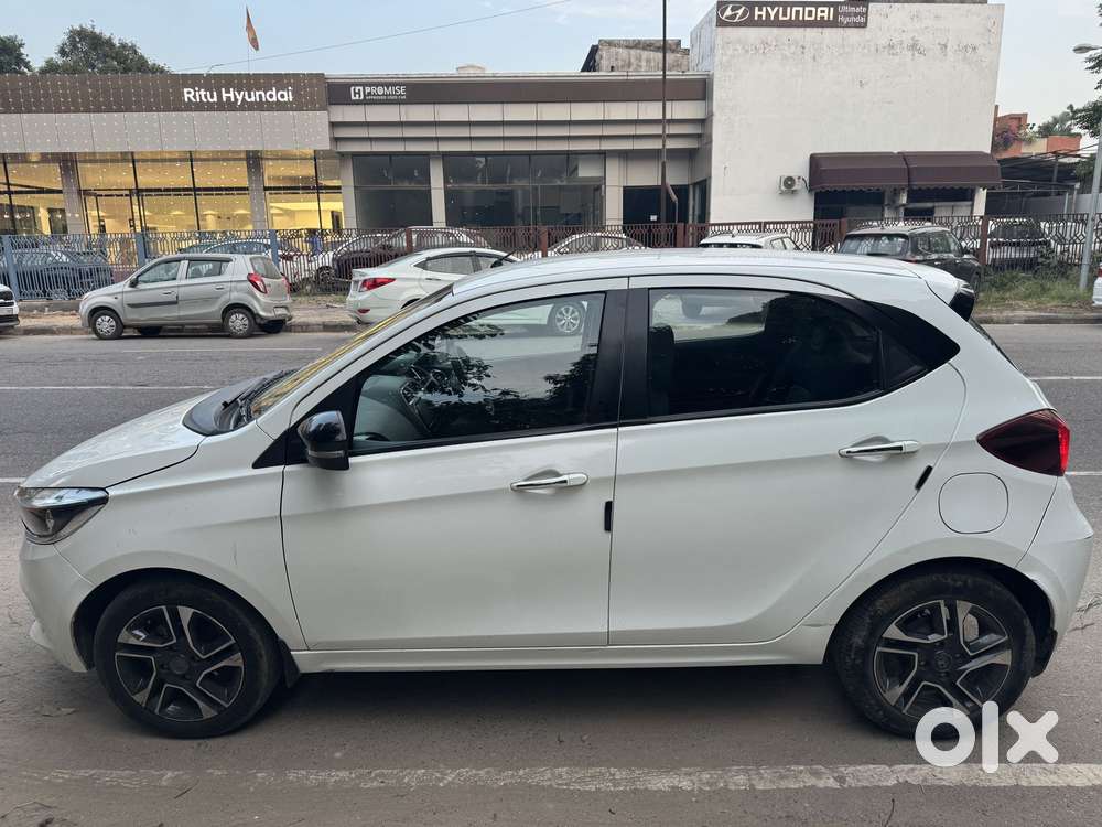 Tata Tiago 1.2 Revotron Xza Plus Amt, 2023, Petrol