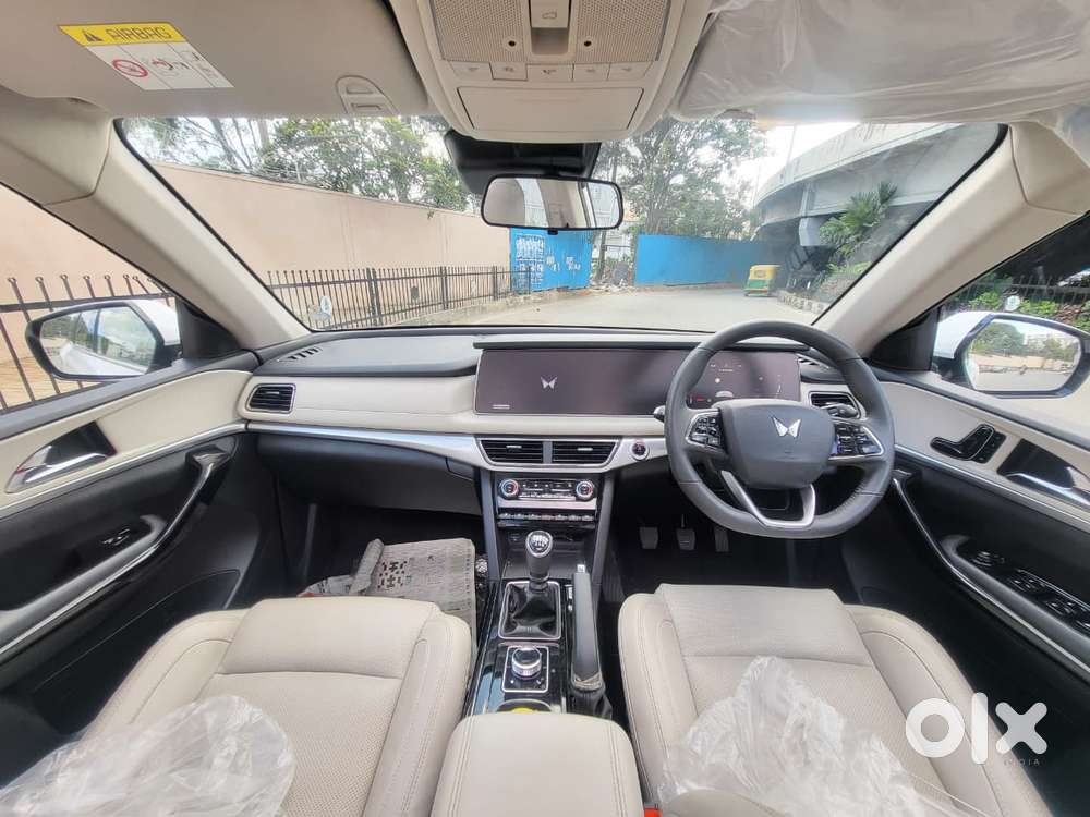 Mahindra Xuv700 Ax7 Luxury Pack Awd, 2025, Diesel