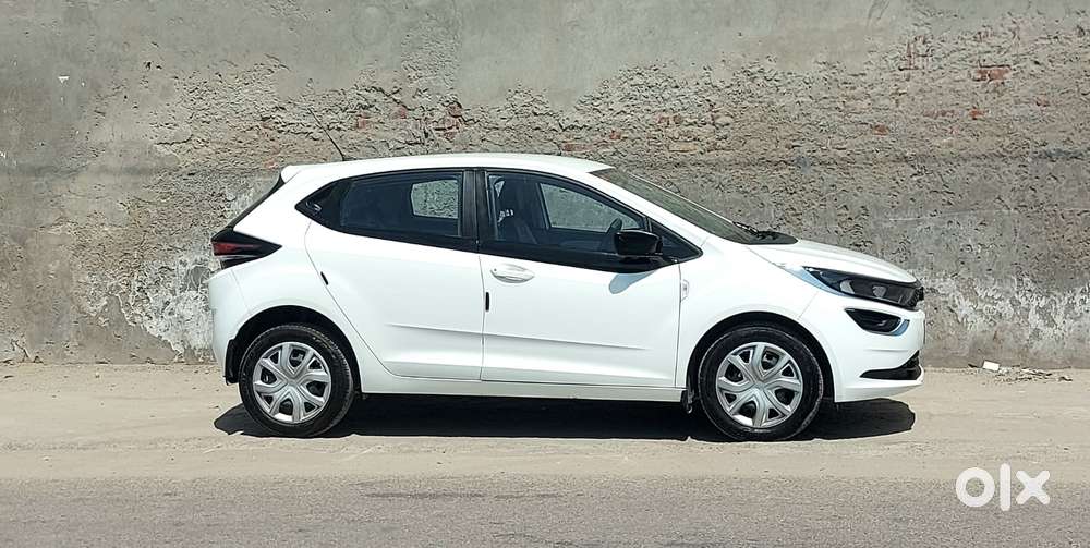 Tata Altroz 1.2 Xm Plus, 2025, Petrol
