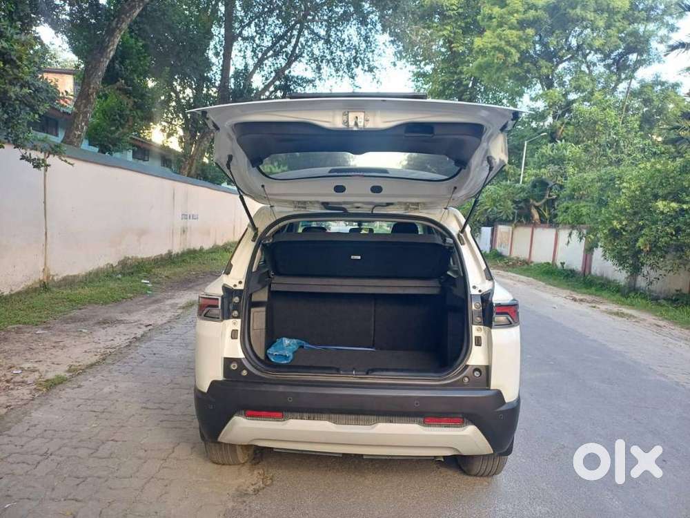 Maruti Suzuki Brezza 1.5 Zxi Smart Hybrid, 2024, Petrol