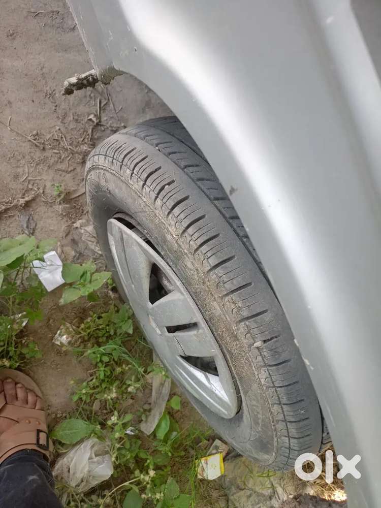 गुड कंडीशन  ओरिजनल पेंट सभी पेपर कम्प्लीट रामपुर ट्रांसफर C.n.g पास