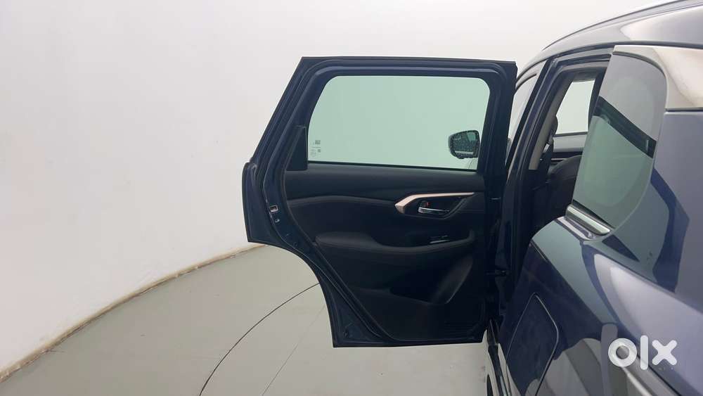 Maruti Suzuki Grand Vitara 1.5 Alpha Plus Intelligent Hybrid Ecvt, 2..
