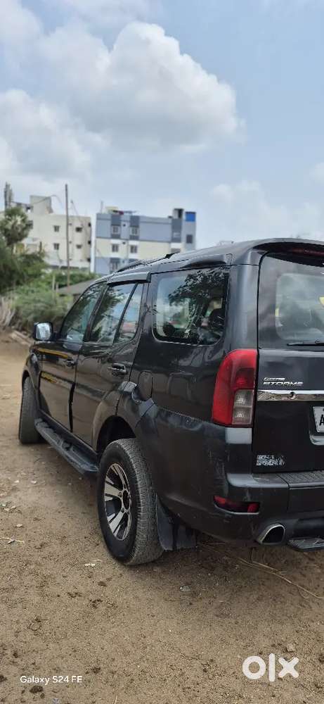 Tata Safari Storme 2013