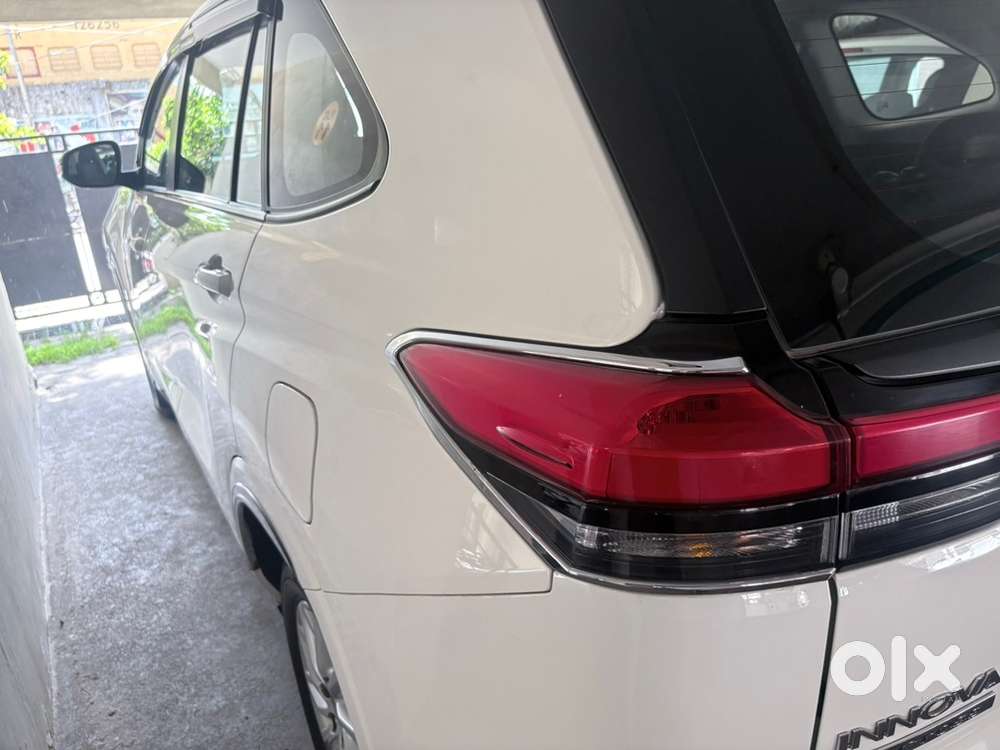 Toyota Innova Hycross 2025 Petrol