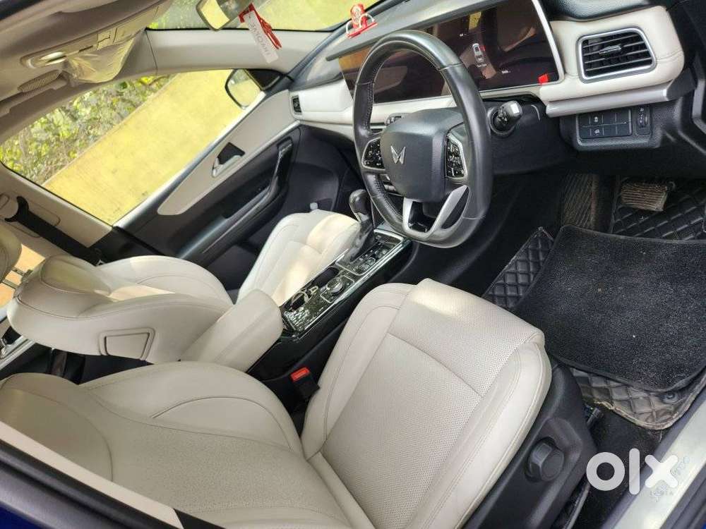 Mahindra Xuv700 2.2 Ax 7 Diesel At Luxury Pack Str Awd, 2022, Diesel