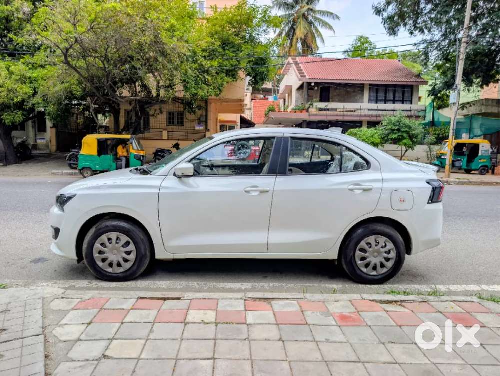 Maruti Suzuki Dzire Vxi Ags, 2025, Petrol