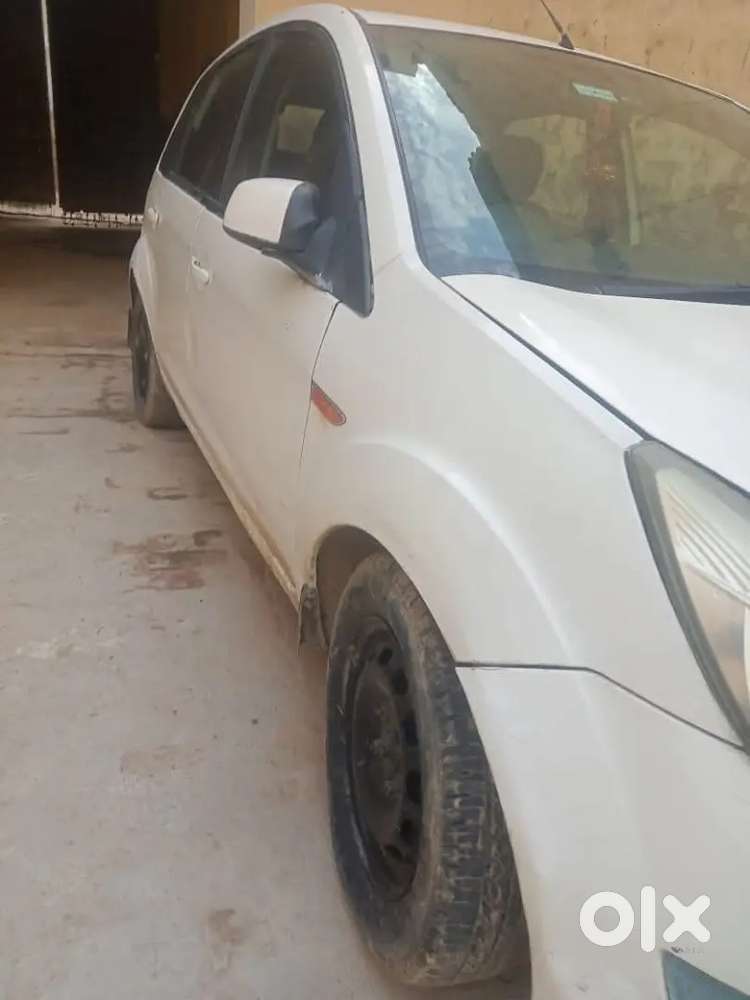 बिल्कुल Ok Car 4 टायर New Battry
