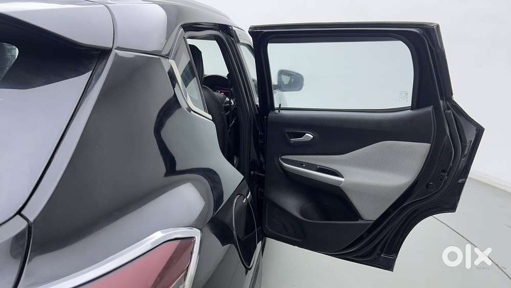 Nissan Magnite 1.0 Xv, 2022, Petrol