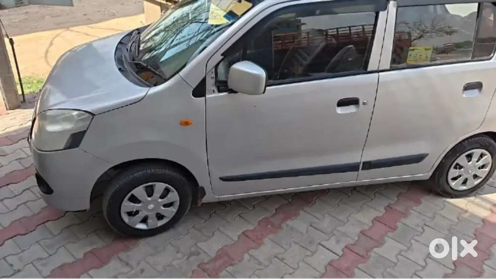 Cars Bohat Acchi Hai Saaf Condition Hai Baaki Baate Chat Par