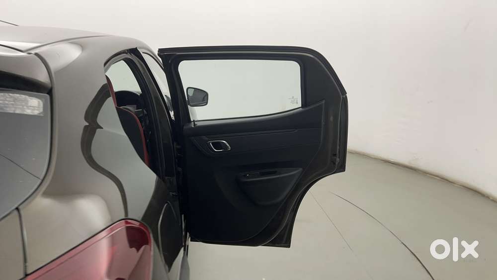 Renault Kwid 2019-ongoing 1.0 Rxt Amt (o), 2020, Petrol