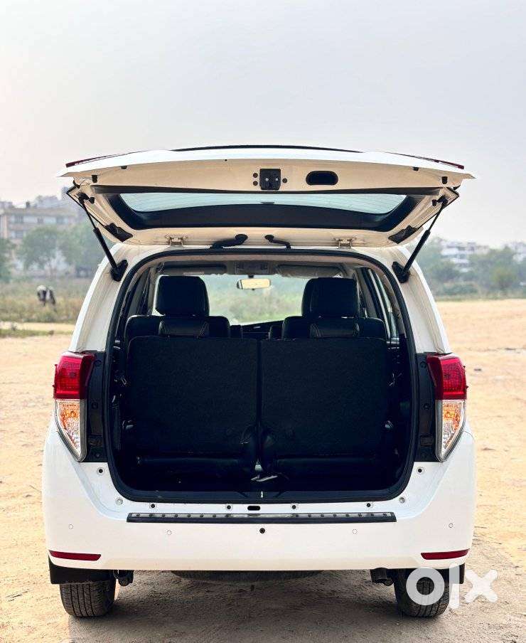 Toyota Innova Crysta 2.4 G Mt 7 Str, 2025, Diesel