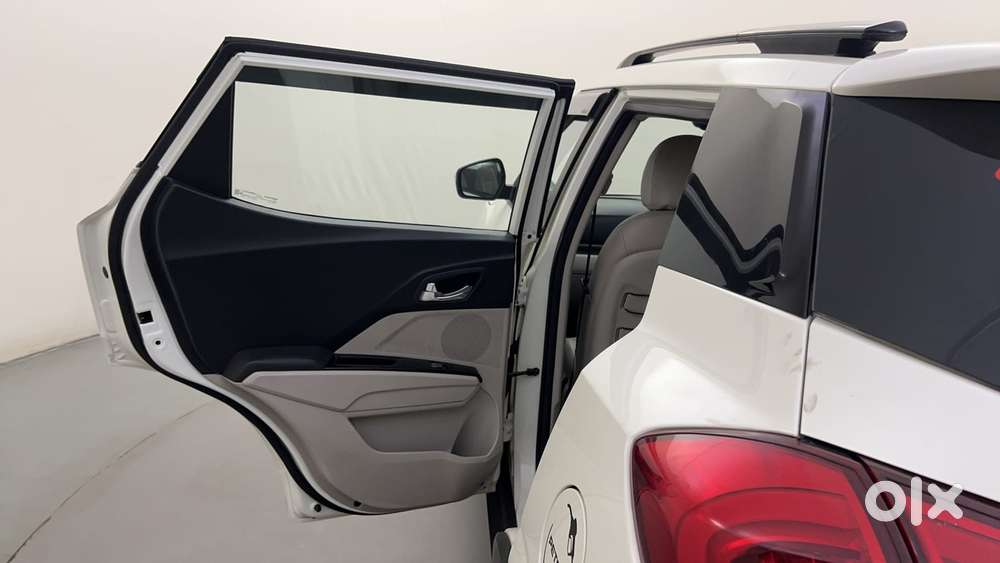 Mahindra Xuv300 1.2 W8 (o) Amt Petrol, 2022, Petrol