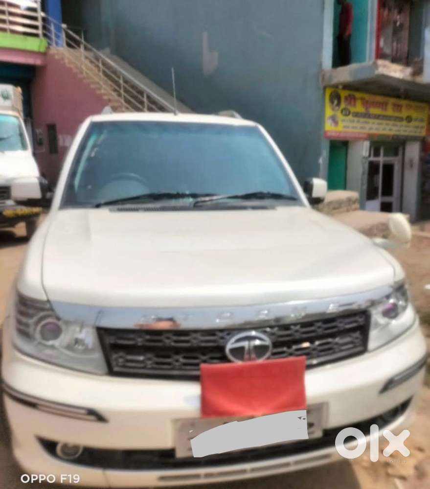 Tata Safari Storme 2015