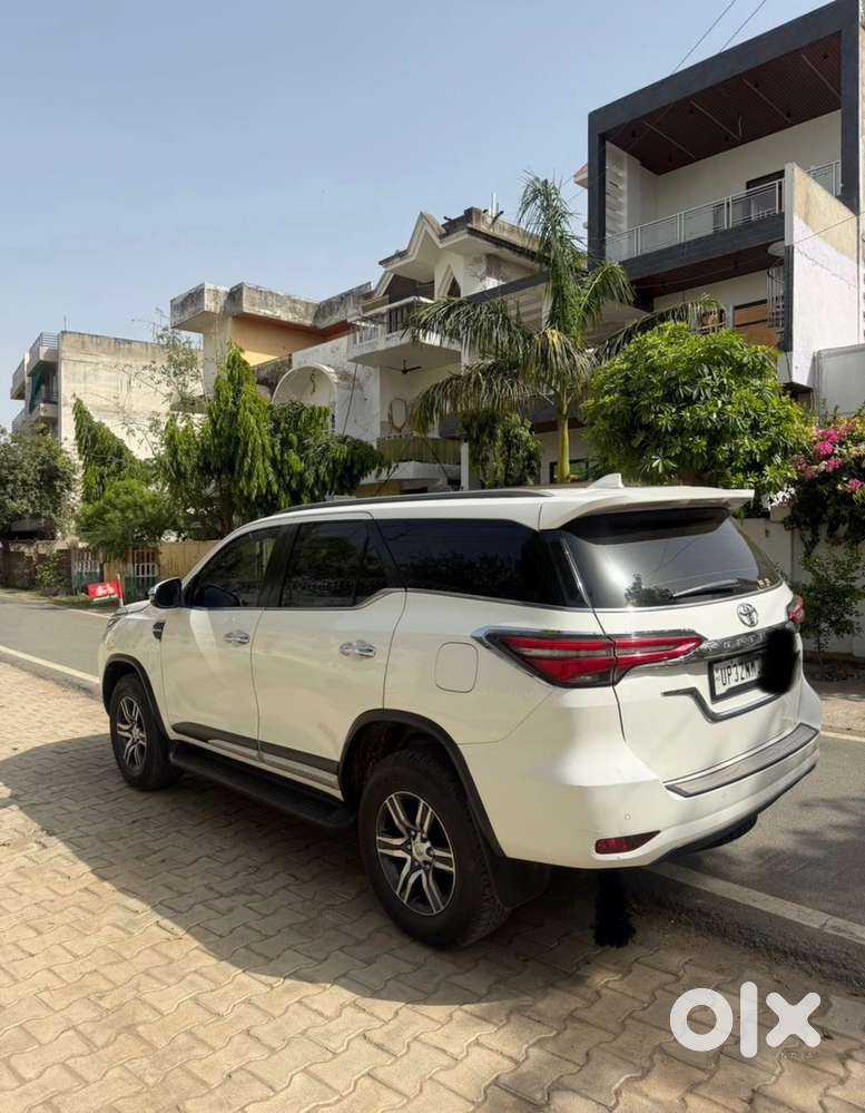 Toyota Fortuner Diesel 2023 Car 24 Spinny Wale Dur Rahe