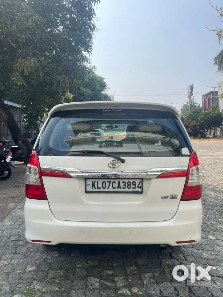 Toyota Innova V Diesel 2014 Second Owner