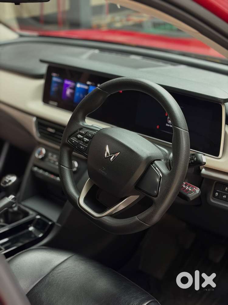 Mahindra Xuv7oo Mt 7 Seater Diesel Car 2022