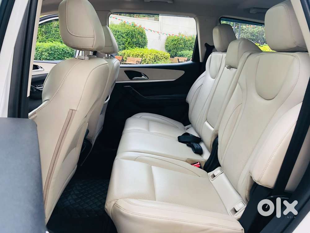 Mahindra Xuv700 2.2 Ax 7 Diesel At Luxury Pack Str Awd, 2022, Diesel