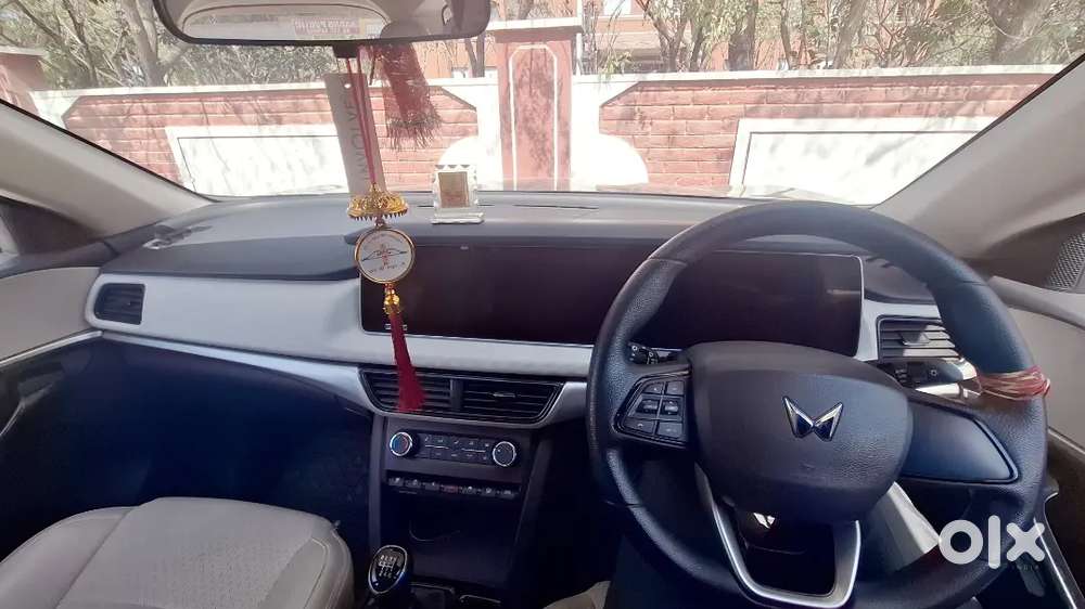 Mahindra Xuv700 2022 Diesel 33500 Km Driven