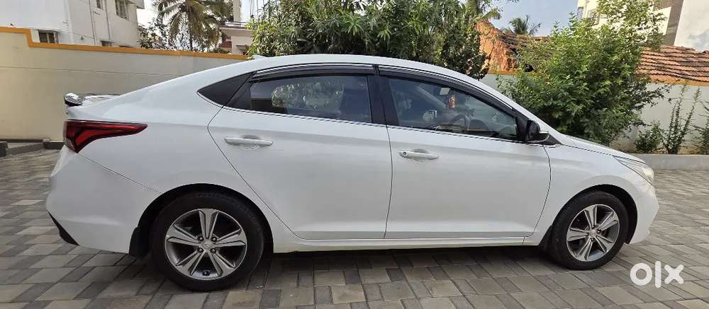 Hyundai Verna 1.6 Crdi Sx+ At With Sunroof