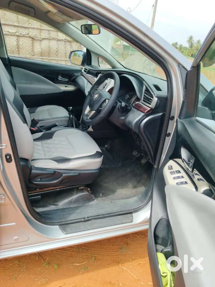 Toyota Innova Crysta 2.4 V 2016