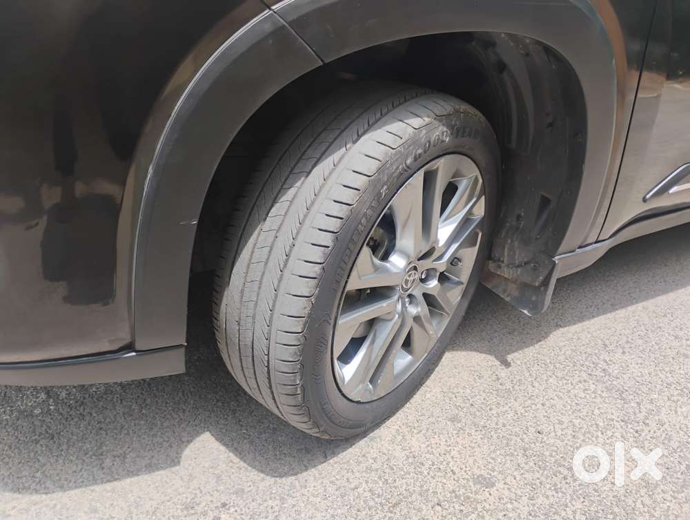 Toyota Innova Hycross 2.0 Zx Hybrid 7 Str, 2025, Petrol